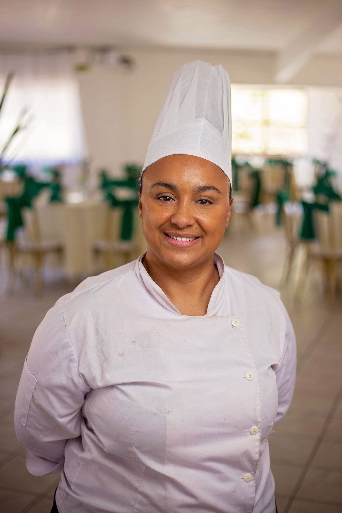 Retrato de profissional em cozinha de restaurante